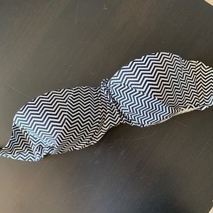 Black & white chevron pattern strapless bikini top